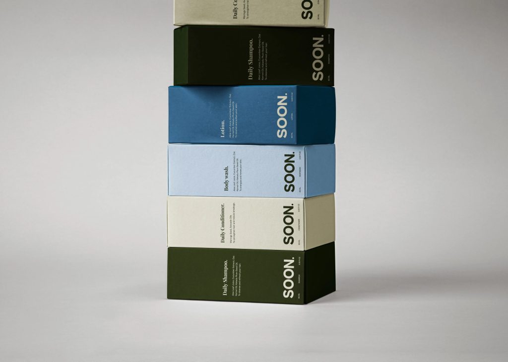 Mockup van gestapelde verpakkingen, branding en design voor SOON. appartementen door PWRD.